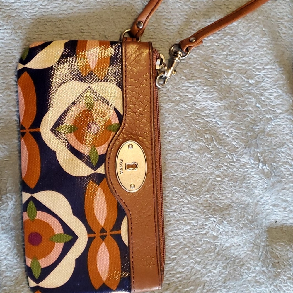 Fossil wristlet